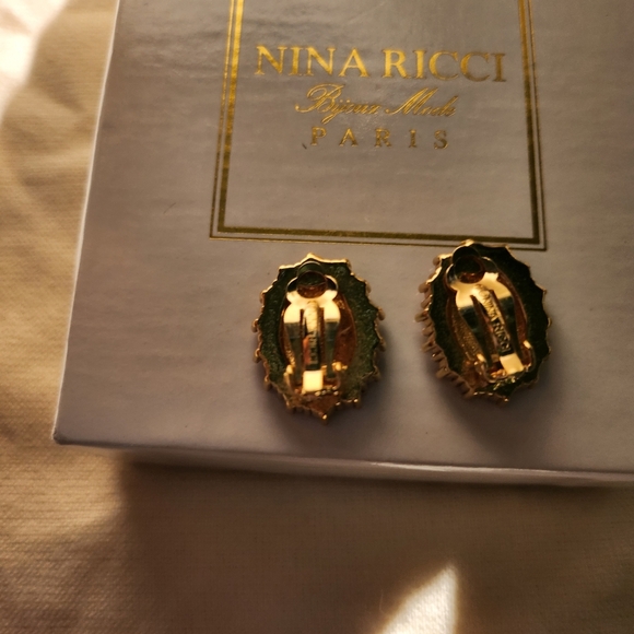 NINA RICCI - Golden metal clip on earrings black rhinestones - Picture 7 of 15